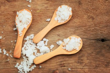 ahşap bir vintage üzerinde beyaz tuz