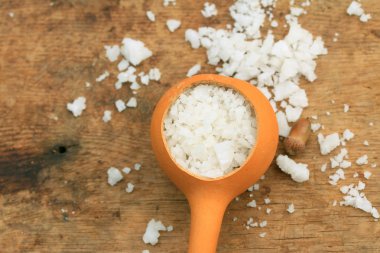 ahşap bir vintage üzerinde beyaz tuz