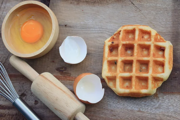 Smakelijke zoete wafel met rode bonen — Stockfoto