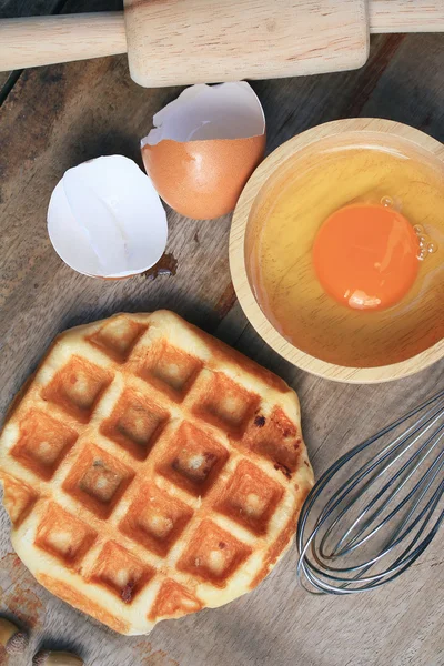 Smakelijke zoete wafel met rode bonen — Stockfoto