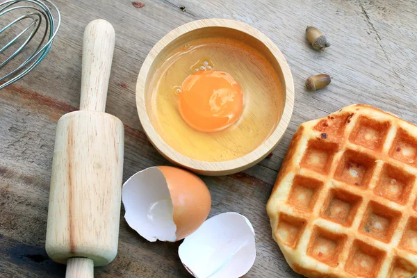 Smakelijke zoete wafel met rode bonen — Stockfoto