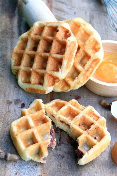 Leckere süße Waffel mit roten Bohnen — Stockfoto