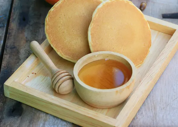 Tortita dulce sabrosa con miel — Foto de Stock