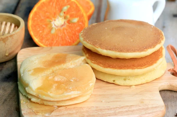 Tasty sweet pancake with honey — Stock Photo, Image