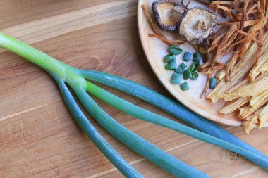 Tofu çorbası, erişte, shiitake mantar yemek, kurutulmuş