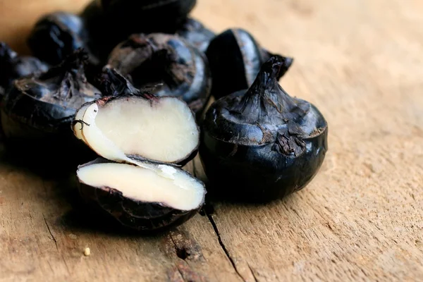 Castanha de água chinesa em madeira vintage — Fotografia de Stock