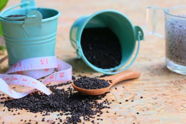 fesleğen tohumu fiber içecek ve tape ölçmek için