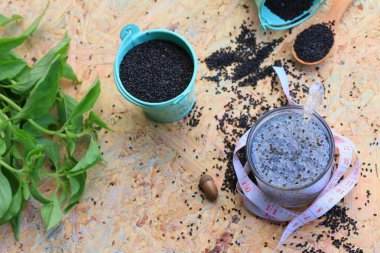 fesleğen tohumu fiber içecek ve tape ölçmek için