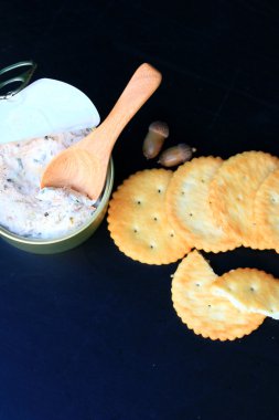 lezzetli ton balıklı kraker