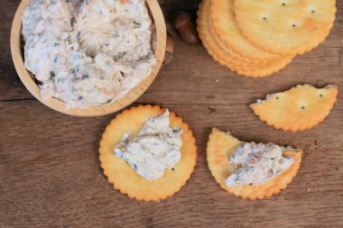 lezzetli ton balıklı kraker