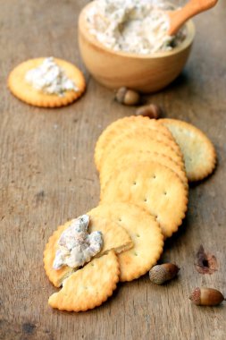 lezzetli ton balıklı kraker