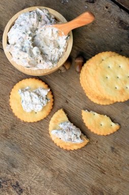 lezzetli ton balıklı kraker