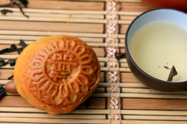 Festival moon pasta ve sıcak çay - Çin kek