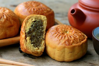 Festival moon pasta ve sıcak çay - Çin kek