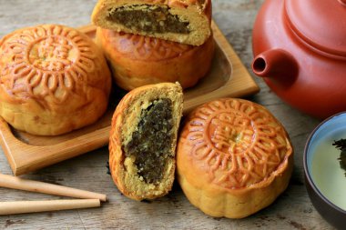 Festival moon pasta ve sıcak çay - Çin kek