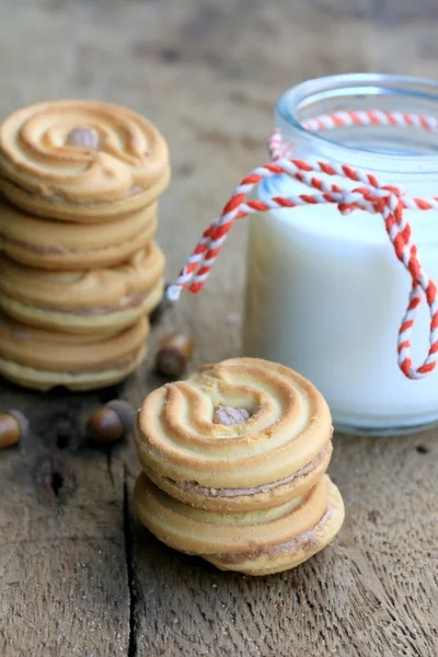 Sabrosas galletas de crema y leche — Foto de Stock