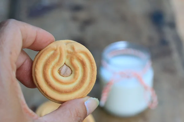 Sabrosas galletas de crema y leche —  Fotos de Stock