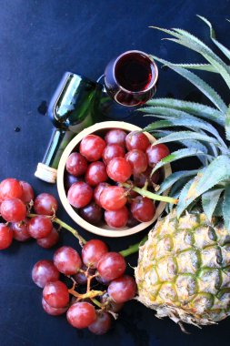 ananas ve üzüm şarap