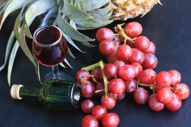 ananas ve üzüm şarap