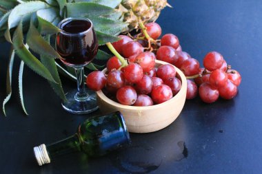 ananas ve üzüm şarap