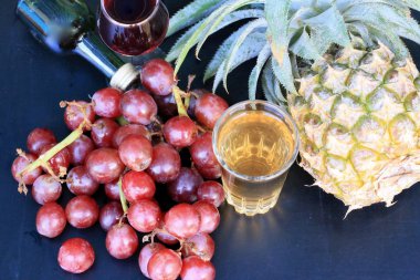 ananas ve üzüm şarap