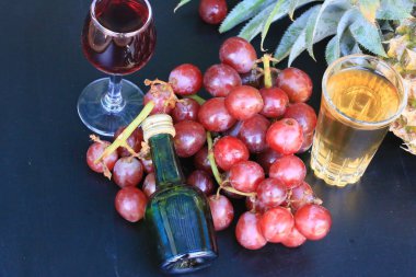 ananas ve üzüm şarap