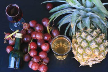 ananas ve üzüm şarap