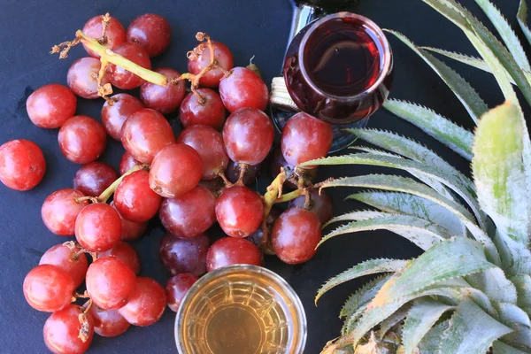 ananas ve üzüm şarap