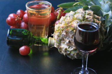ananas ve üzüm şarap