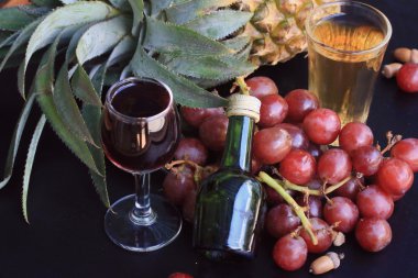 ananas ve üzüm şarap