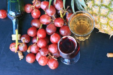 ananas ve üzüm şarap