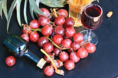 ananas ve üzüm şarap