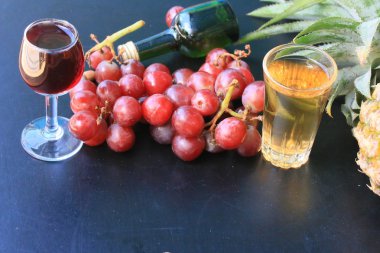 ananas ve üzüm şarap