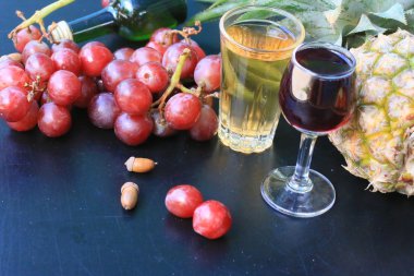 ananas ve üzüm şarap