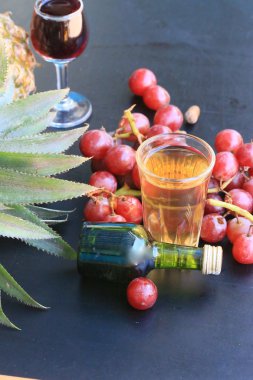 ananas ve üzüm şarap