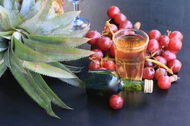 ananas ve üzüm şarap