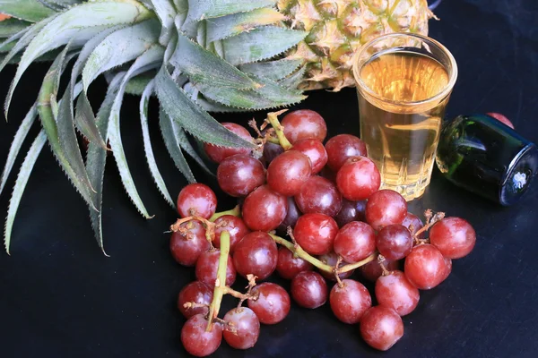 ananas ve üzüm şarap