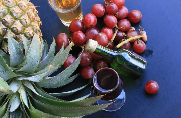 ananas ve üzüm şarap