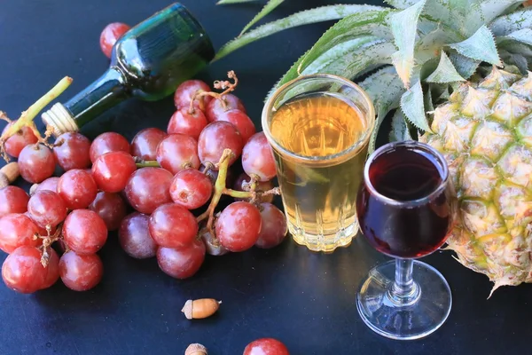 ananas ve üzüm şarap