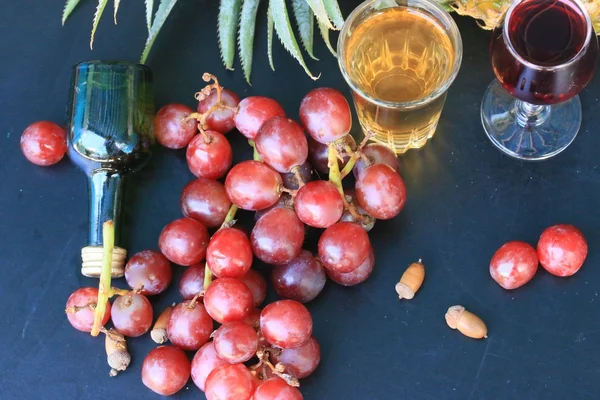 Abacaxi e vinho de uva — Fotografia de Stock