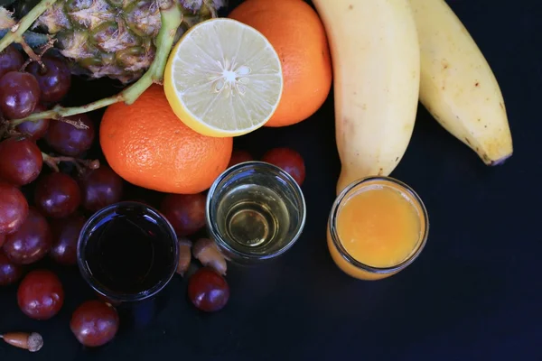Mix gyümölcs és gyümölcslé — Stock Fotó