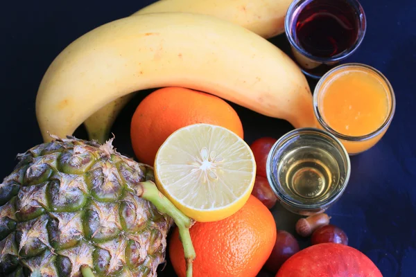 Misture frutas e suco — Fotografia de Stock