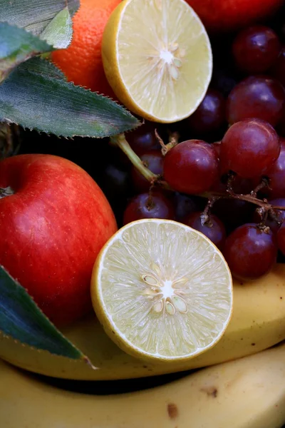 Misture frutas e suco — Fotografia de Stock