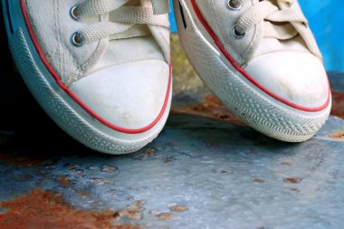 beyaz spor ayakkabı