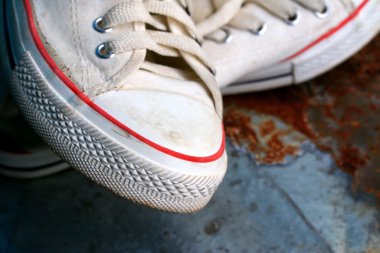 beyaz spor ayakkabı