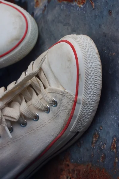 beyaz spor ayakkabı