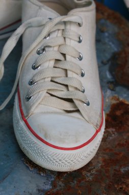 beyaz spor ayakkabı