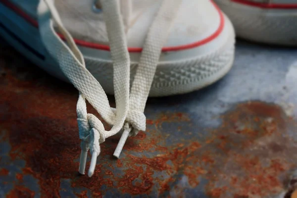 Beyaz spor ayakkabı — Stok fotoğraf