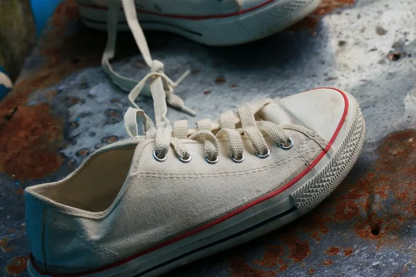 beyaz spor ayakkabı