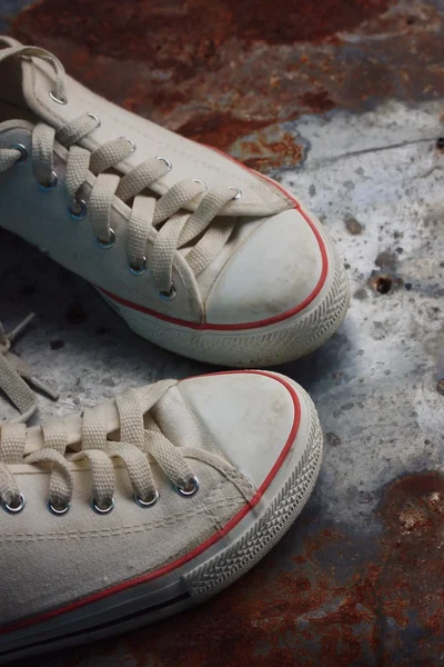 beyaz spor ayakkabı